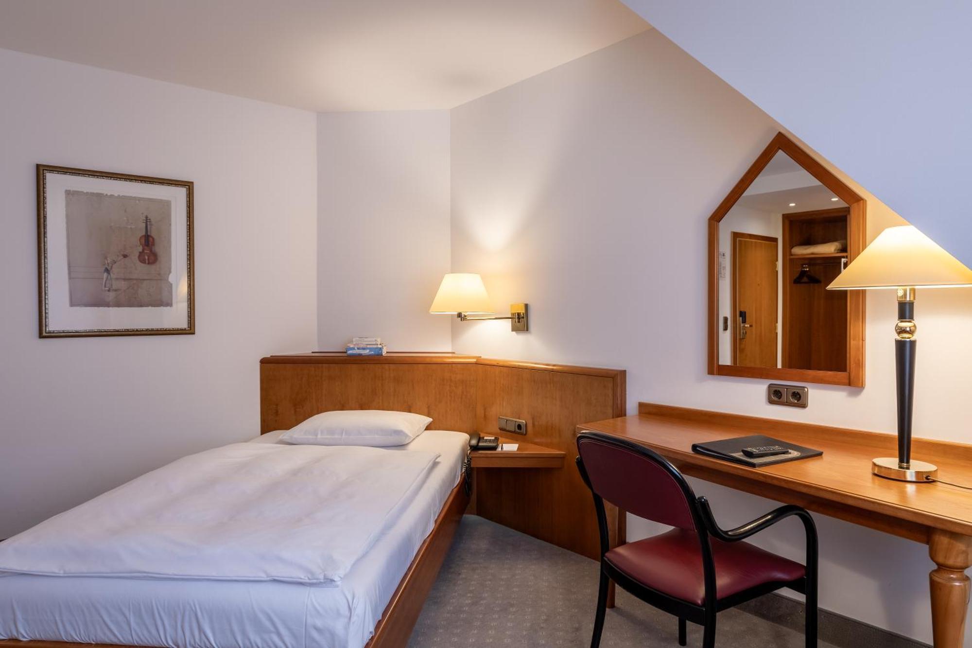 Hotel Alma Am Anger Эрфурт Экстерьер фото