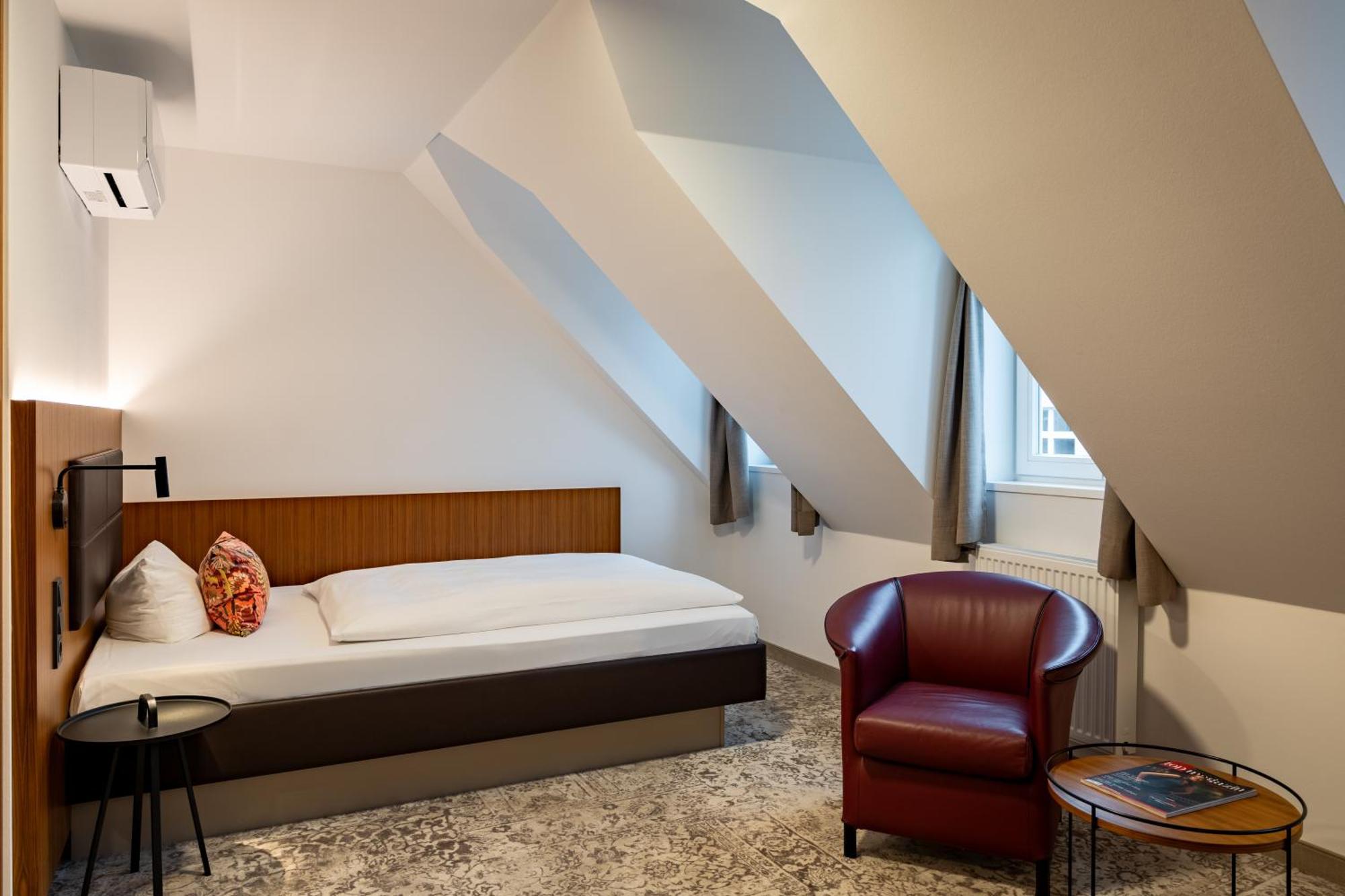 Hotel Alma Am Anger Эрфурт Экстерьер фото
