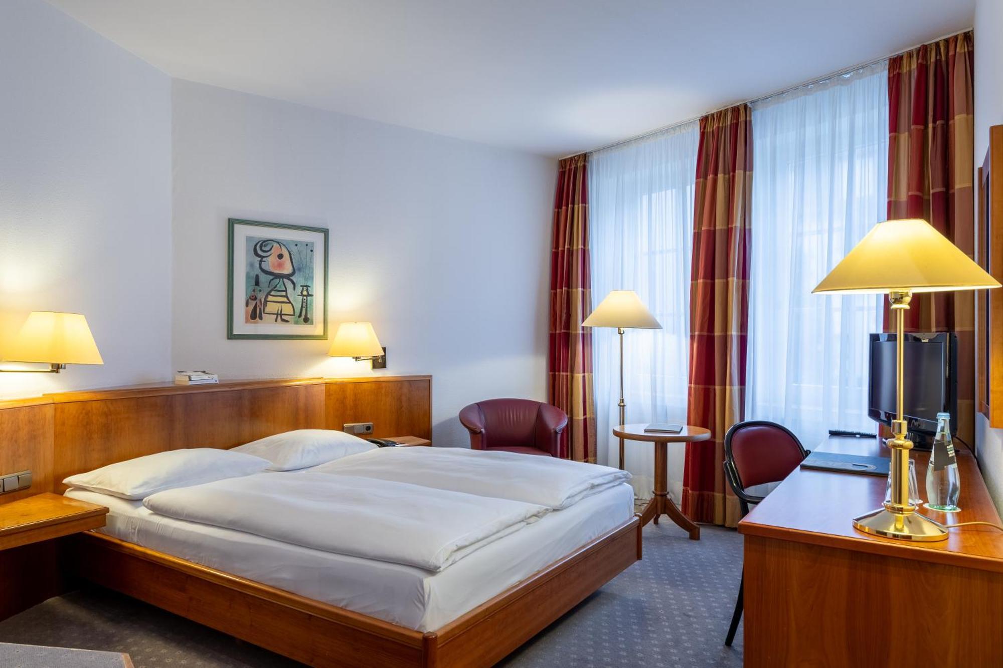 Hotel Alma Am Anger Эрфурт Экстерьер фото