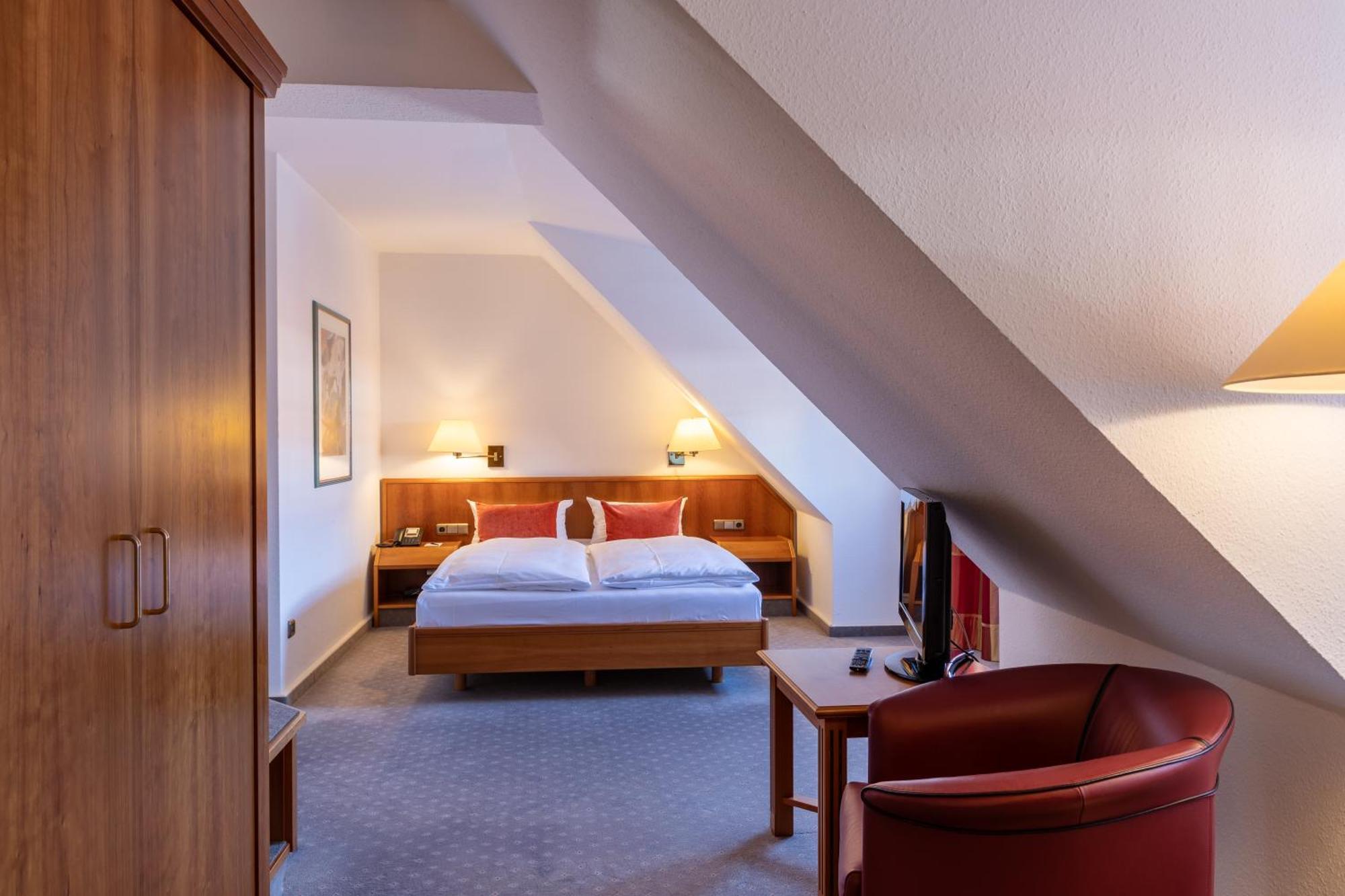 Hotel Alma Am Anger Эрфурт Экстерьер фото