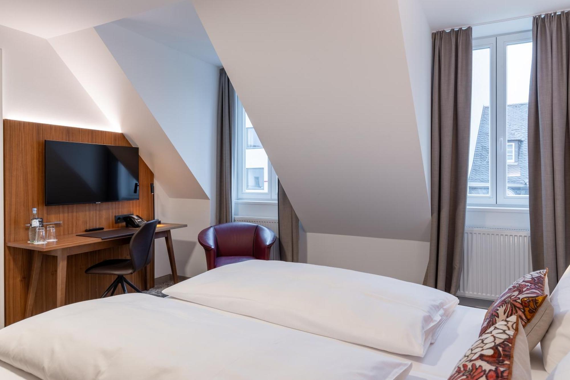 Hotel Alma Am Anger Эрфурт Экстерьер фото
