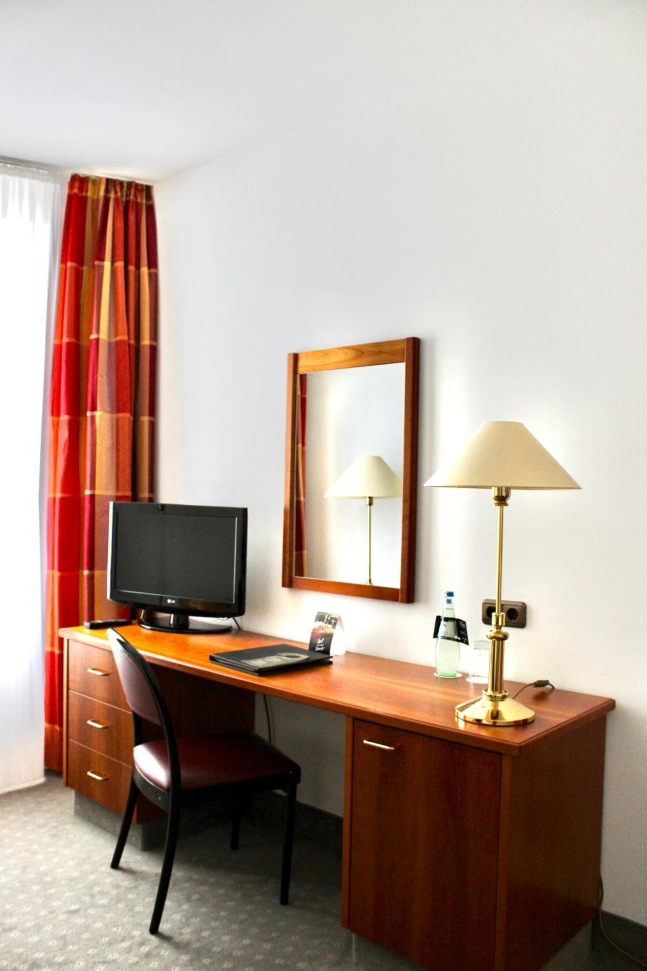 Hotel Alma Am Anger Эрфурт Экстерьер фото